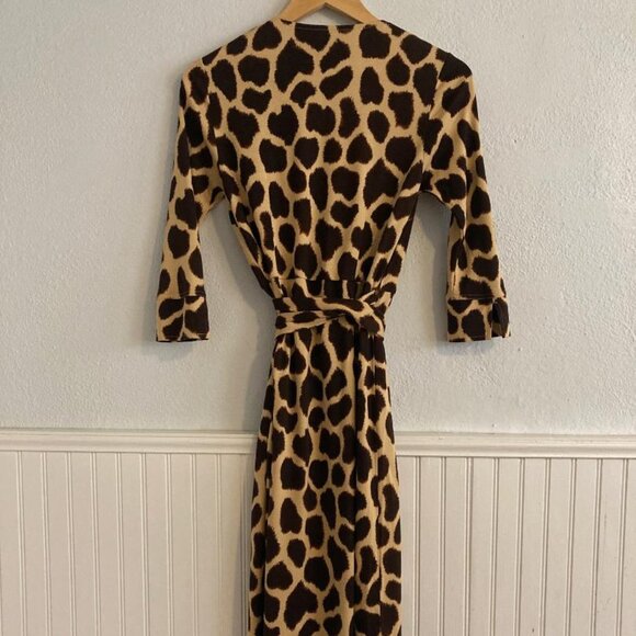 Diane von Furstenburg DVF Giraffe Print Silk Wrap Dress Size 2 - Picture 2 of 5